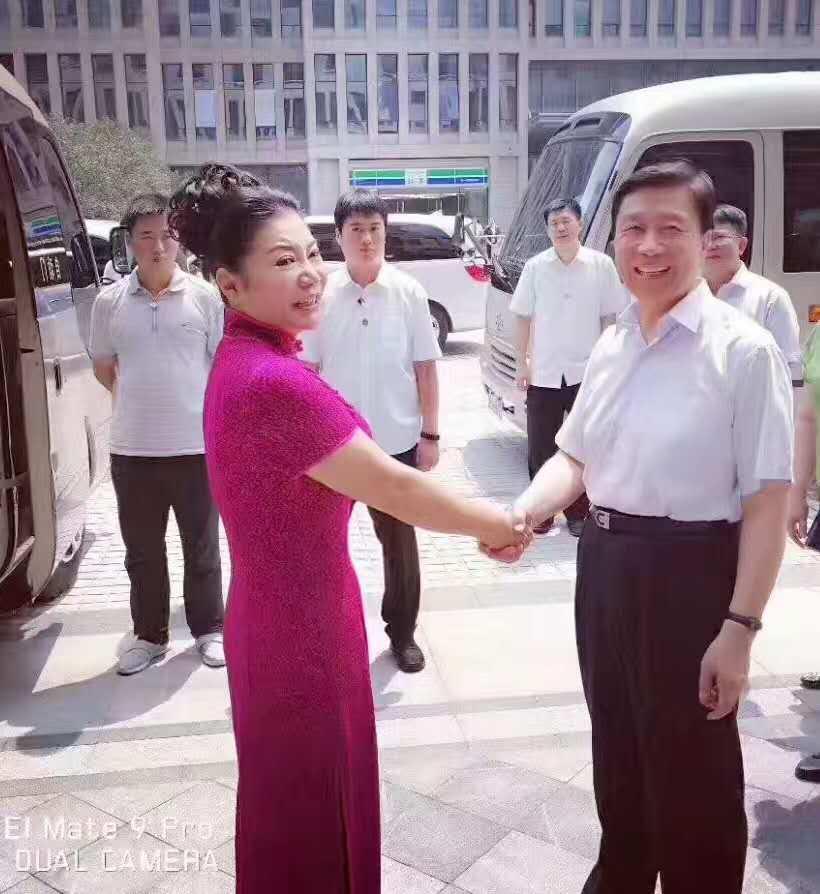 【圓方集團非公企業(yè)黨建新聞紀實(shí)】國家副主席李源潮到圓方集團調研。