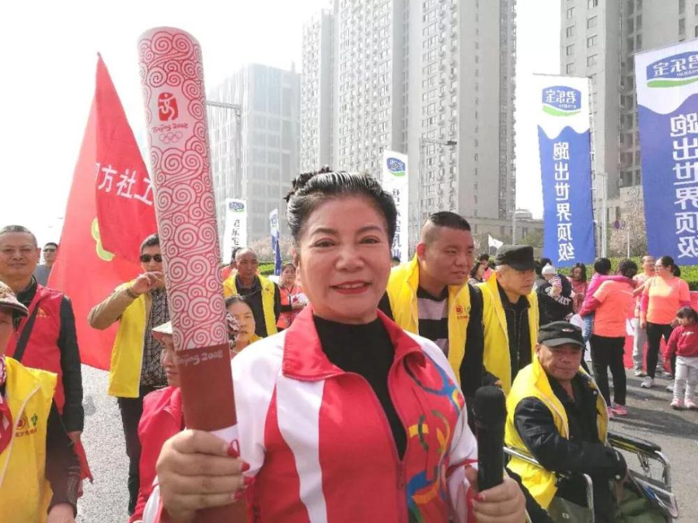 挑戰極限，為愛(ài)助跑——殘障朋友參加鄭開(kāi)馬拉松